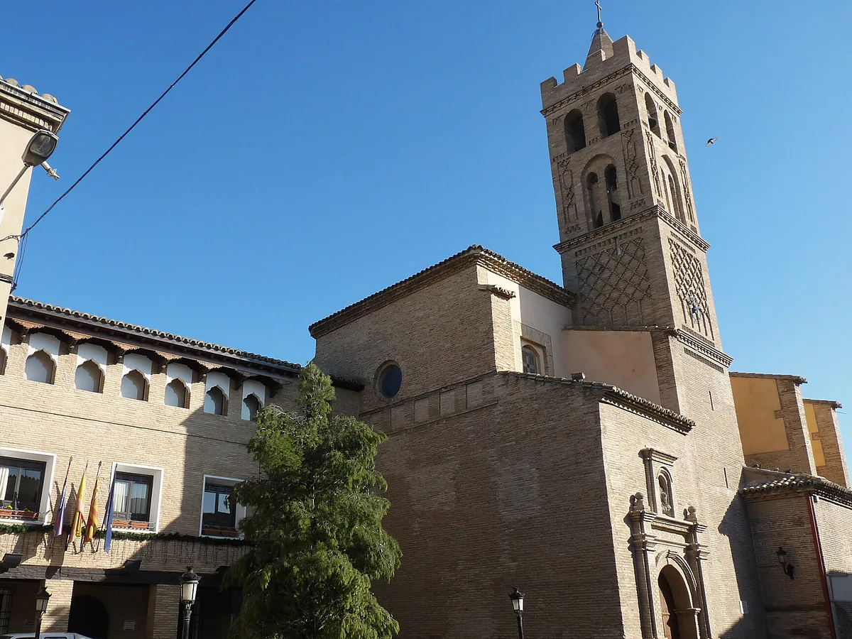 Ayuntamiento e iglesia de la Asunción, La Puebla de Alfindén